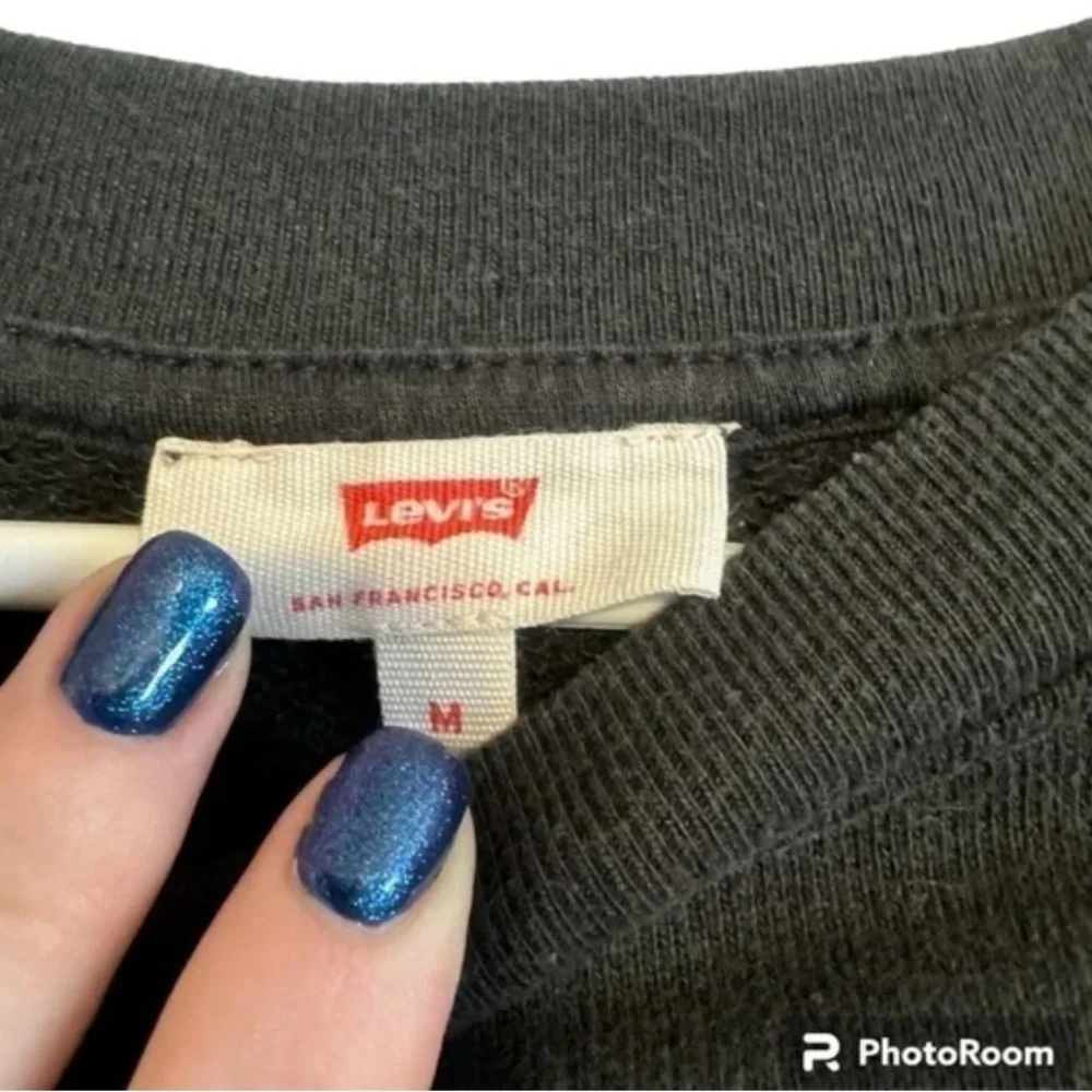 Black Levi's Crewneck Long Sleeve Sweatshirt
